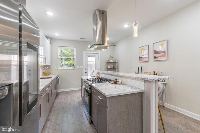 Photo - 2935 Master St