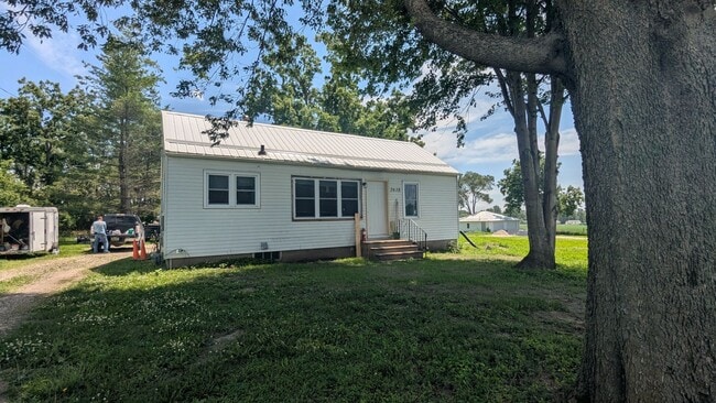 Building Photo - Updated acreage 3 bedroom, 1 bath in Waterloo