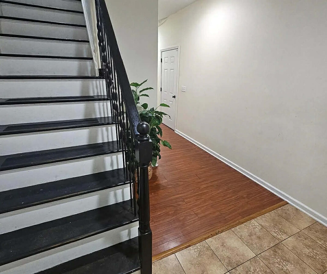 Photo - 128 Astoria Pl
