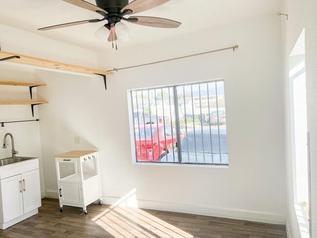 Building Photo - 2815 1st St Unit 2817 1/2 C