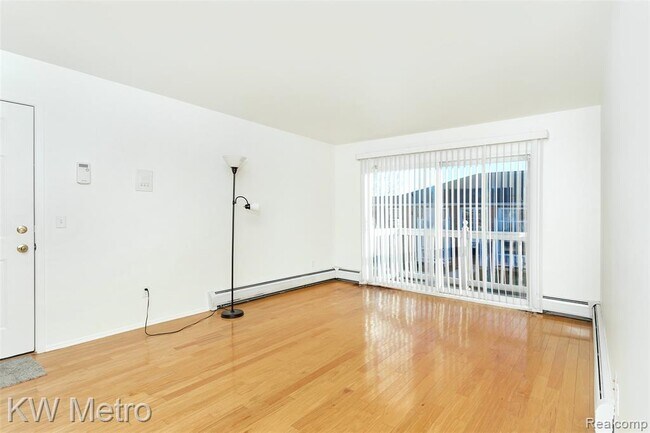 Photo - 2425 Torquay Ave Unidad 204