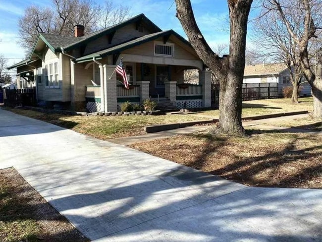 Building Photo - Spacious 3 bedroom home with finished base...