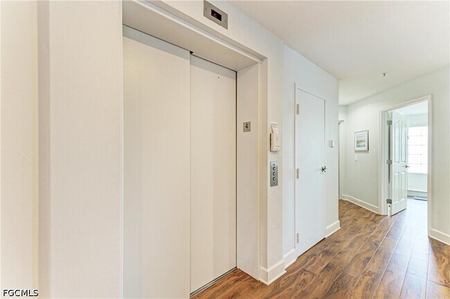 14813 Laguna Dr Unit 401