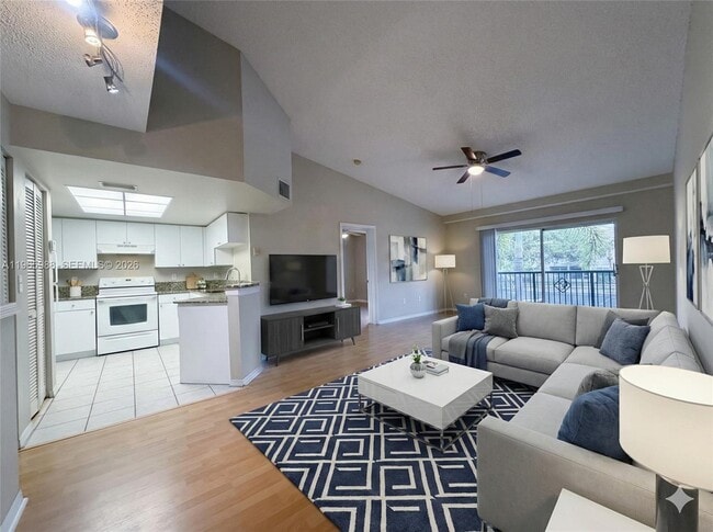 Photo - 1600 Crestwood Ct S