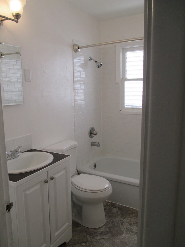 Photo - Mid Century Modern 1 Bedroom, 2 Blocks to Pacific U Unit 2538