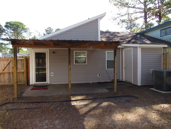 Building Photo - 2 BR 1.5 BA Duplex in Twinwood