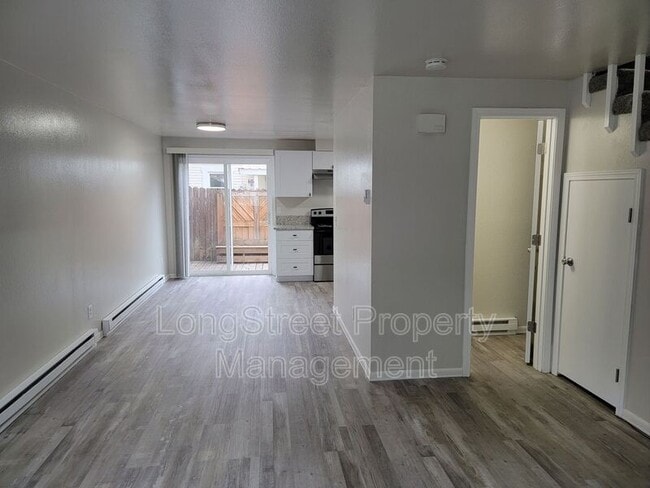 Photo - 1622 College St