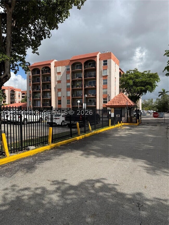 5199 NW 7th St Unit 111