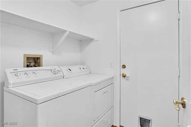 Photo - 8940 Emery Lake St