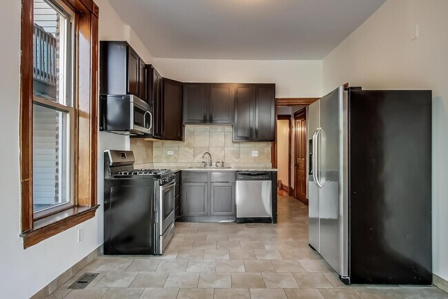 Photo - 1138 W Addison St