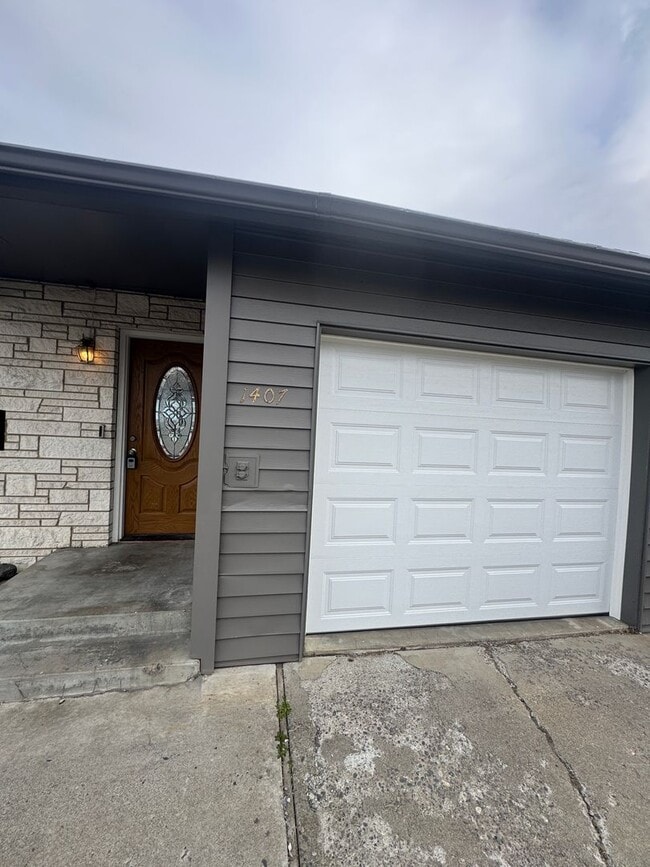 Building Photo - 1407 S 20th Ave