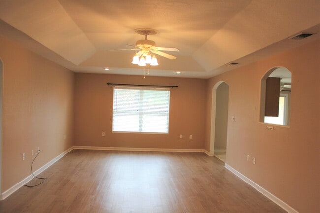 Photo - 8617 Olivera St