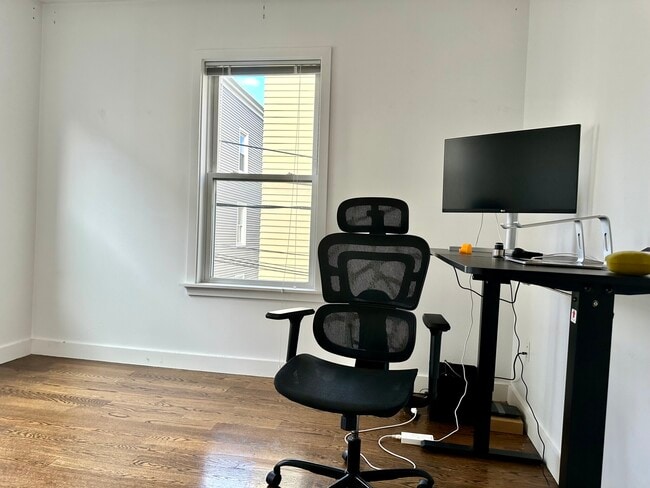 Photo - 19 Marney St Unit 4