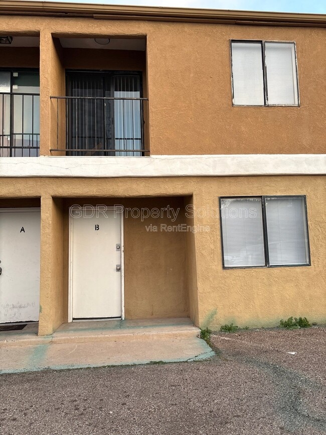 Building Photo - 3505 Tyson Pl NE Unit B