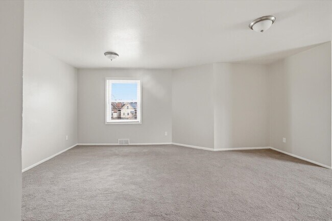 Living room - 101 W Meinecke Ave Unit 105