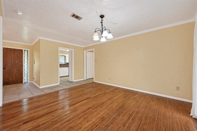 Photo - 1701 Mistletoe Ln