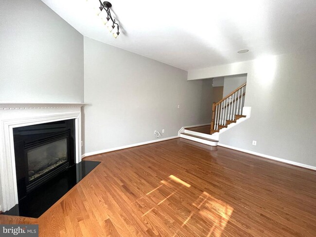 Photo - 1008 Wythe St Townhome