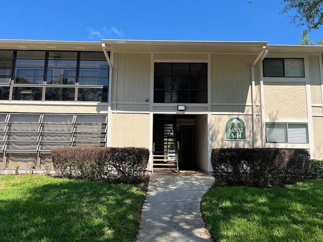 Building Photo - 6002 Laketree Ln Unit G