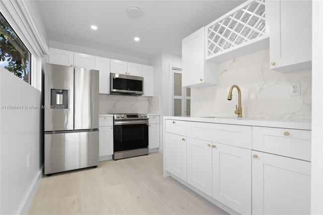 Building Photo - 129 SW 9th Ave Unit 3