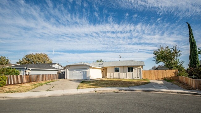 Photo - 4 Bedroom home with RV parking