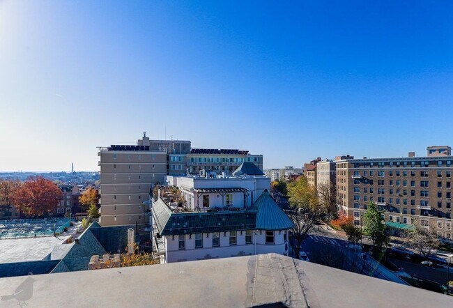 Photo - 1880 Columbia Rd NW