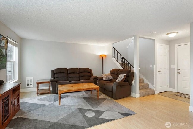 713 8th Ave Pl NW