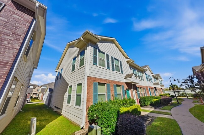 Building Photo - 1929 Kemah Village Dr