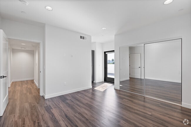 4BR, 4BA - 2,079SF