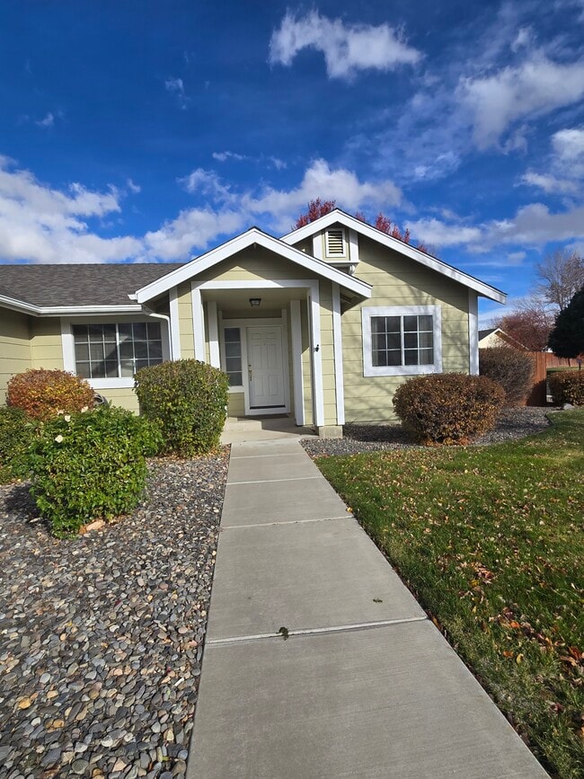 Building Photo - 1749 Bougainvillea Dr