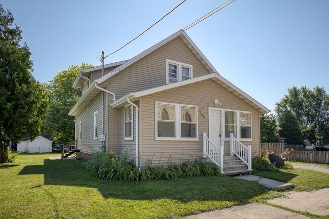 Building Photo - 209 Appleton St Unit Upper