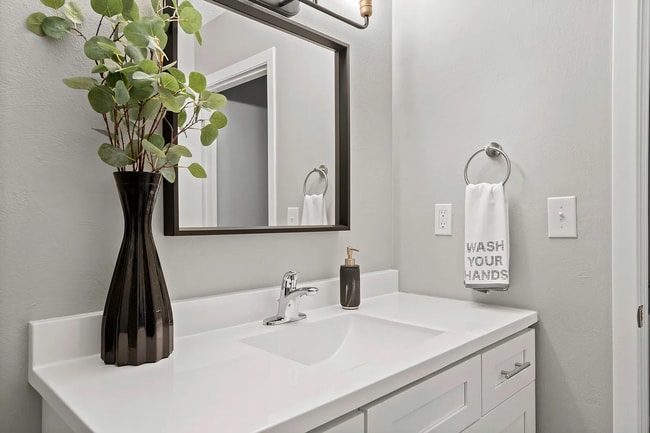 Photo - 10524 Clifton Blvd Unidad 201