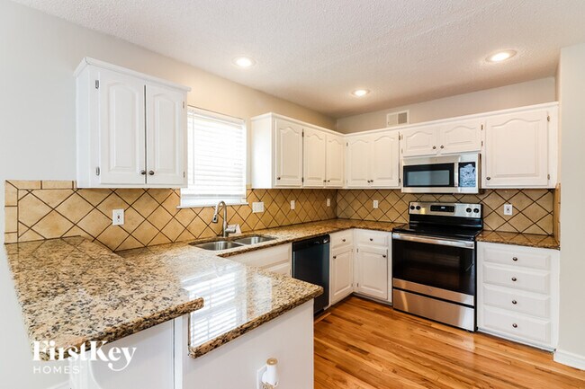 Photo - 15626 Riley St