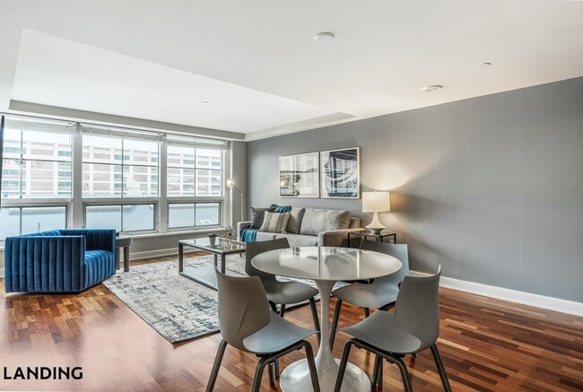 Building Photo - 909 Mansion Dr