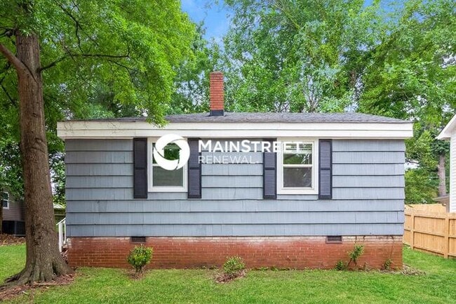 Photo - 4 Bedroom Pet-Friendly Home in Charlotte, NC with Main Street Renewal