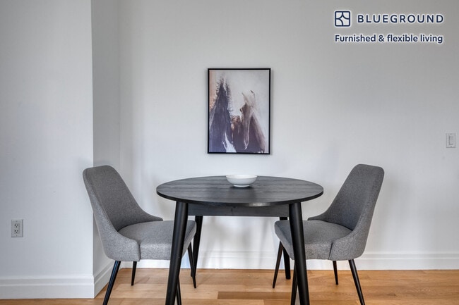 Photo - 550 W 54th St Unidad FL30-ID1243