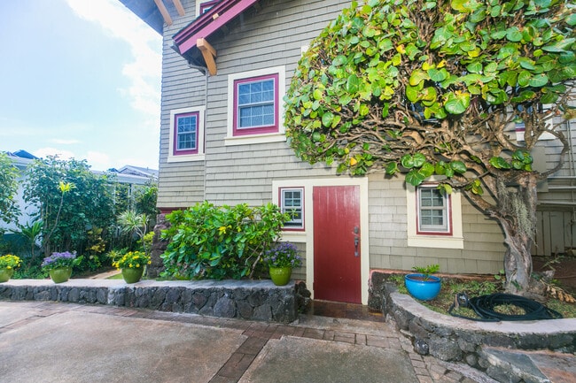 Building Photo - 2135 Haena Dr Unit Cozy Furnished