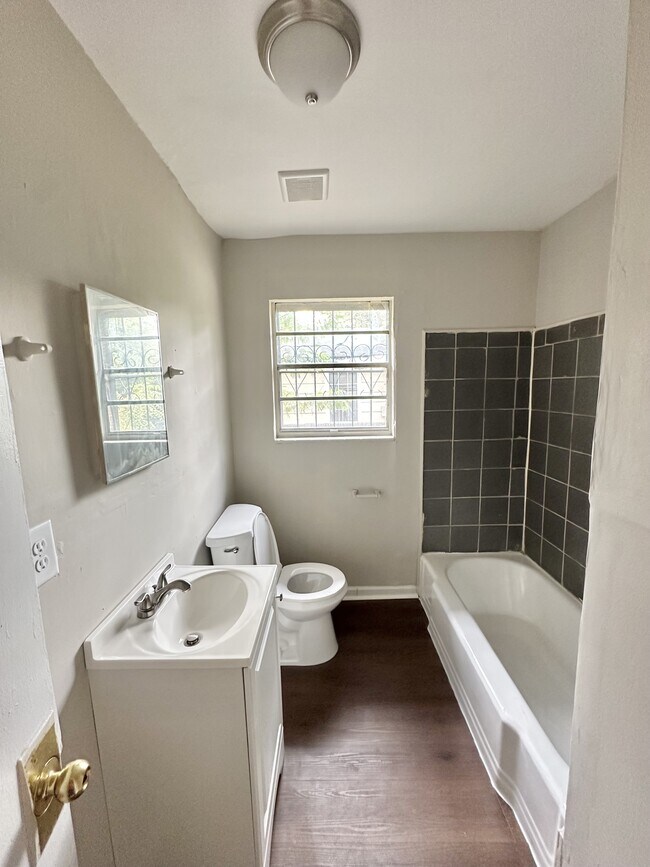 Photo - 5301 Main St