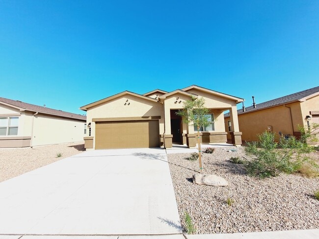 3 bed 2 bath home in Huning Ranch! - 3 bed 2 bath home in Huning Ranch!