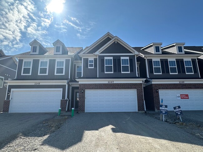 Photo - 2247 Horseshoe Cir Townhome