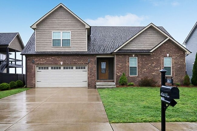 Building Photo - Pet Friendly Three Bedroom with Bonus!