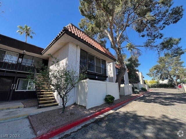 Building Photo - 1390 E Vegas Valley Dr Rental