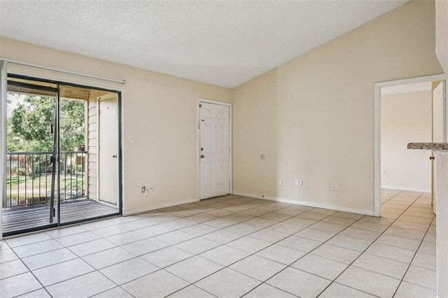 Photo - 8645 Fancy Finch Dr Unidad 204