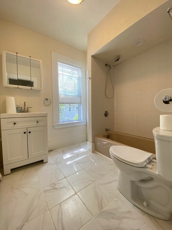 Photo - 381 Broadway Unidad 2