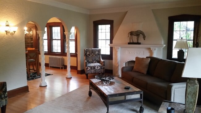 Building Photo - 2719 N Avondale Blvd Rental