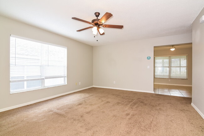 Photo - 725 Cape Cod Cir