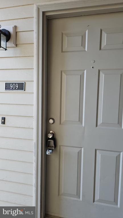 Building Photo - 909 Ravens Crest Dr