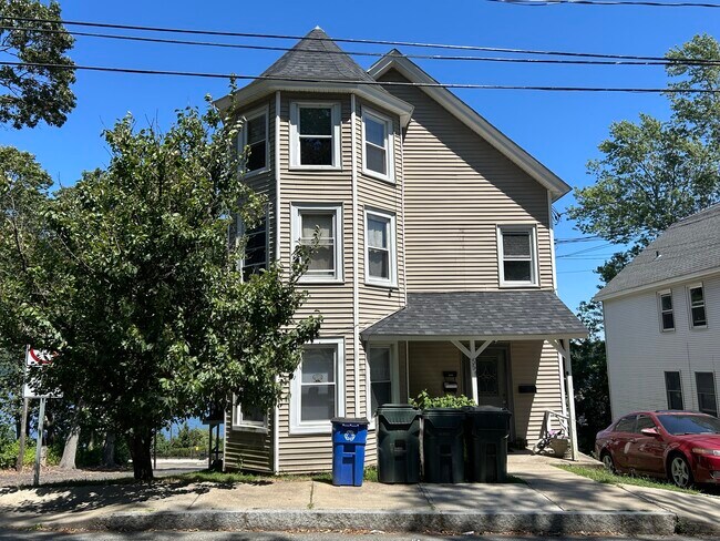 Building Photo - 55 Eastern Ave Unit 3 Rental