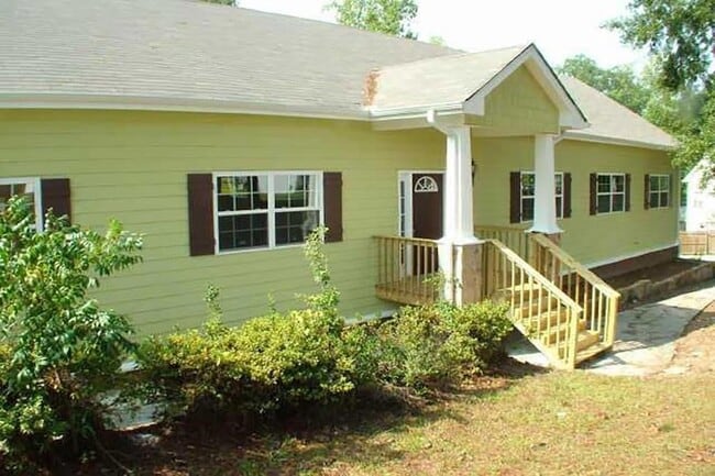 Building Photo - 1510 Roberts Dr SE Rental