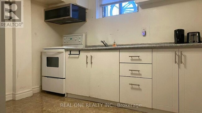 Photo - 349 Browndale Crescent