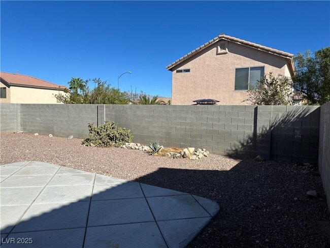 Building Photo - 9558 Grapeland Ave